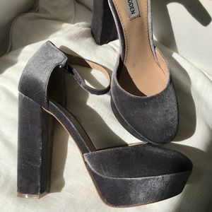 Velvet Steven Madden heels, very good condition